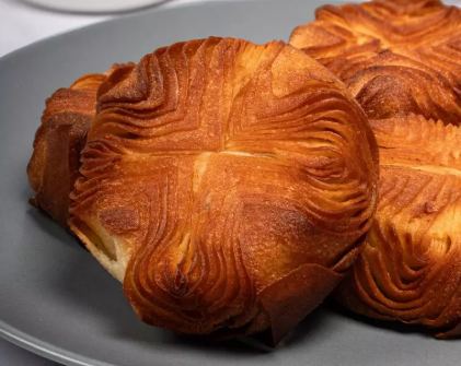 Kouign-amann doré et caramélisé